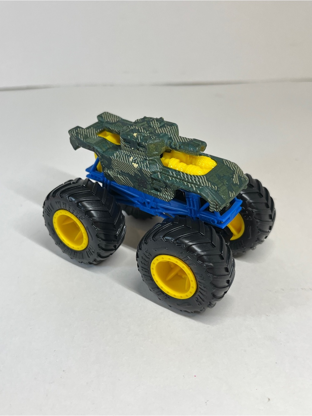 Monster Jam Truck Invader Color Shifter Toy 1:64 Loose Hot Wheels Tank